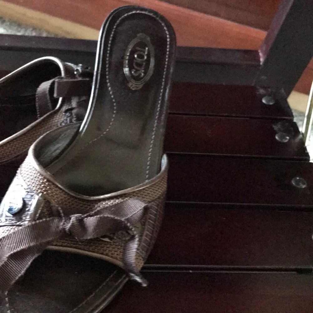 Tod’ kitten heel slip on sandals. EUC. Sz. 7